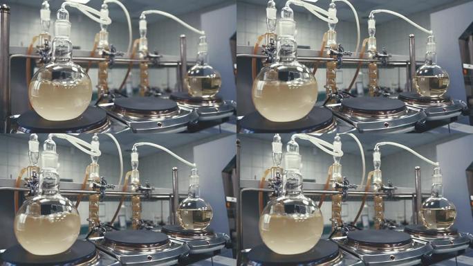 在实验室的烧瓶中煮沸的液体。