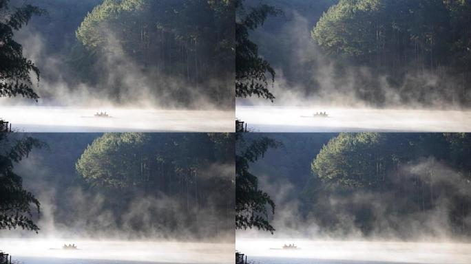 泰国庞翁梅洪森的游客在薄雾中漂流。