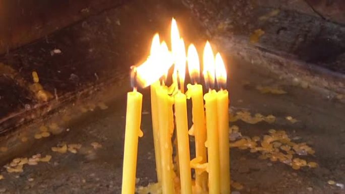 带有宗教仪式和平背景的蜡烛灯