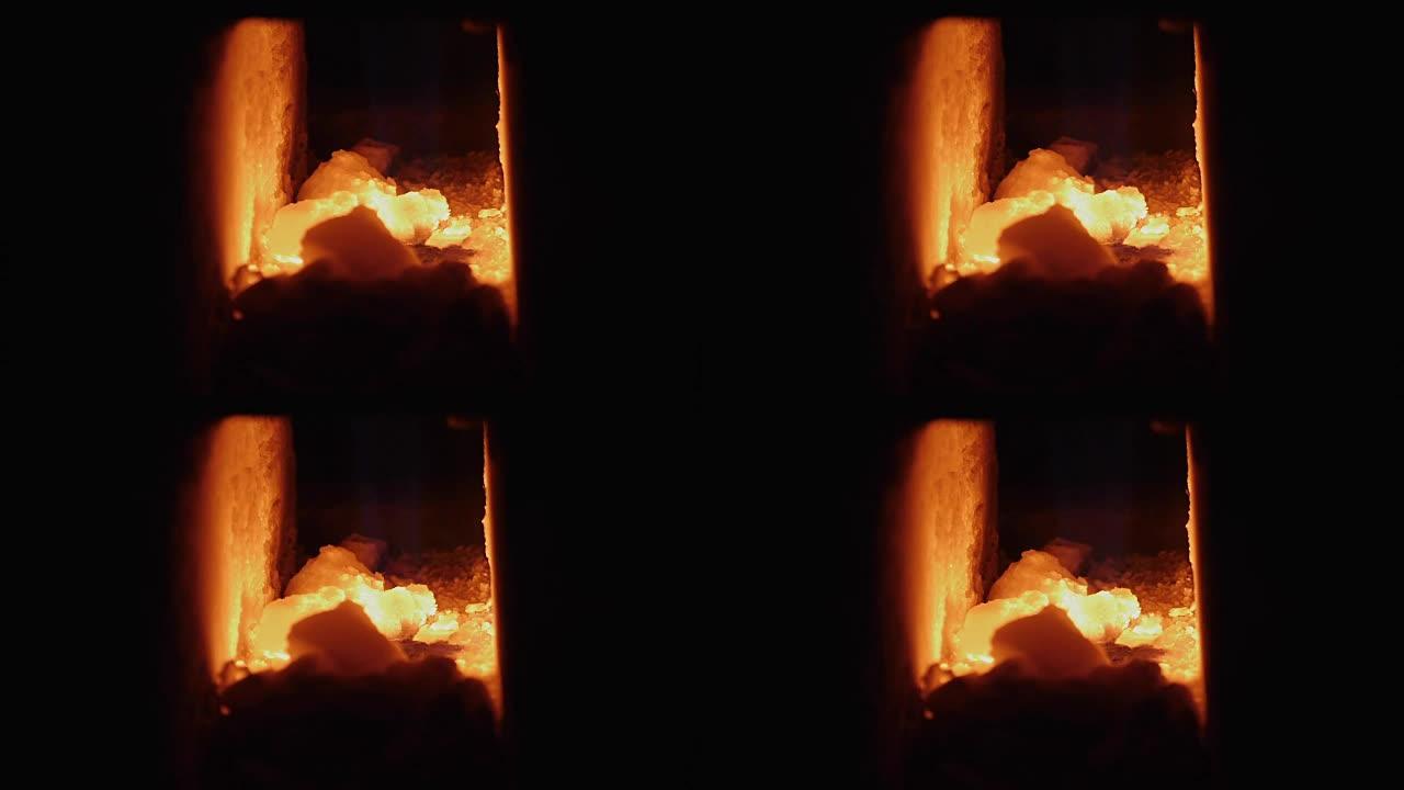 在锻造炉中锻造用于加热金属的火
