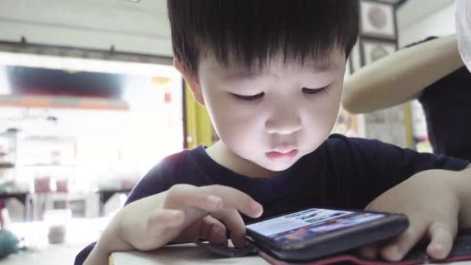 亚洲婴儿手表和游戏智能手机