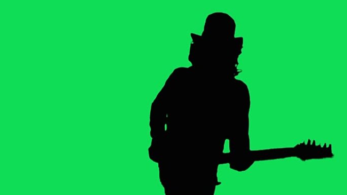 帽子里的酷摇滚吉他手在绿屏上弹奏电吉他