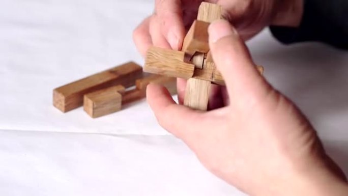 双手木棍中国古代建筑模型