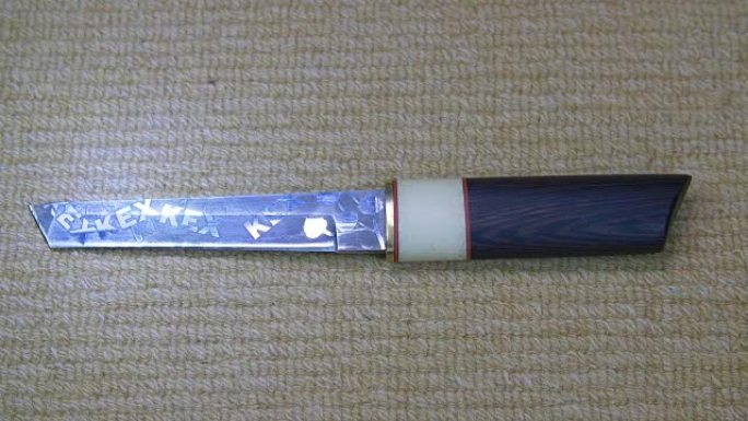 锐钢传统日本短剑带光反射