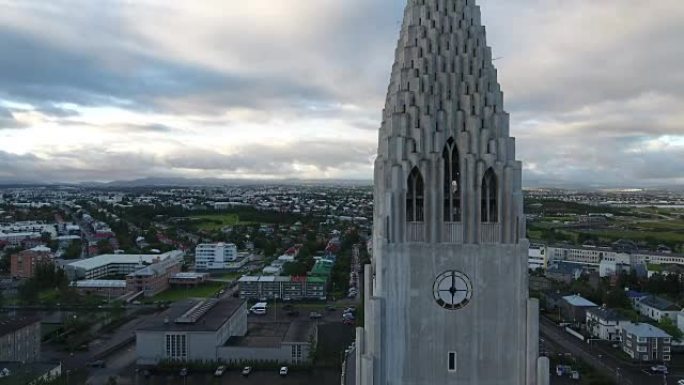 冰岛雷克雅未克Hallgrimskirkja教堂的航拍画面