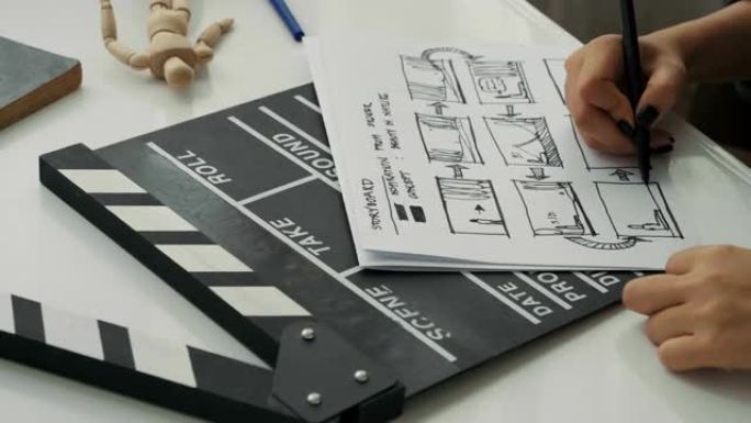 绘制故事板以制作电影场景时的人的手
