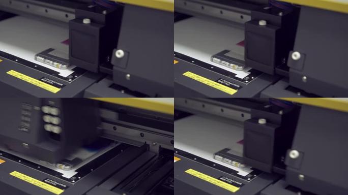 打印机在手机外壳上打印彩色图像