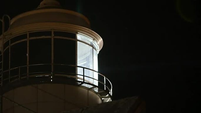 夜间灯塔的延时拍摄。