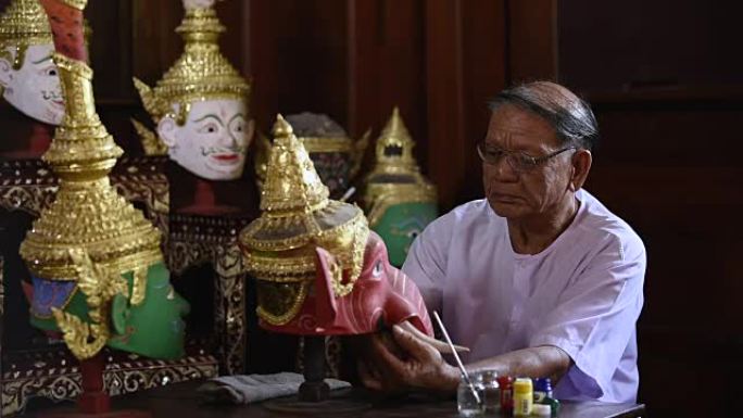 老人画罗摩衍那拉面面具。印度历史故事欢迎来到泰国概念。泰国文化