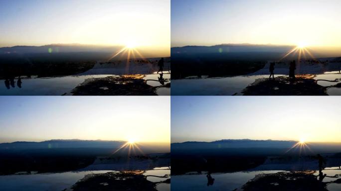 日落时分，丹尼兹里，棉花堡古希拉波利斯的石灰华水池的时间流逝