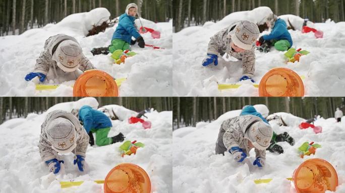 SLO MO的小孩试图在白雪皑皑的操场上站起来