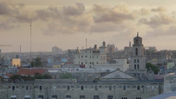 黄昏高角度建立哈瓦那古巴天际线的镜头