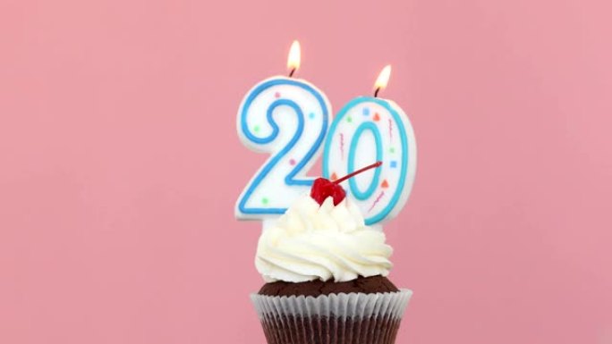 20支蛋糕粉色背景蜡烛