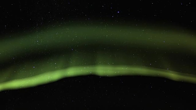 北极光北极光和星星在冰岛冬天的夜晚