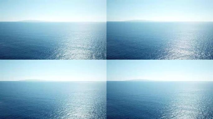 太平洋蓝色苏打水上平坦的地平线