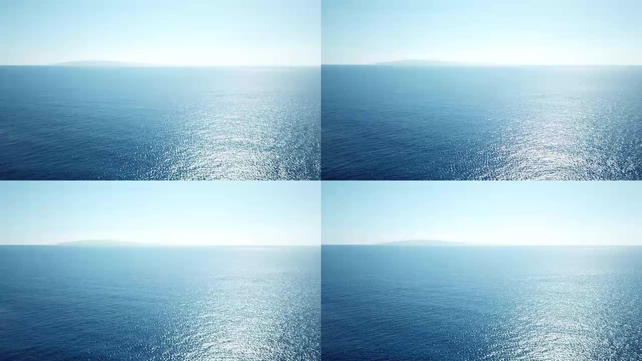 太平洋蓝色苏打水上平坦的地平线