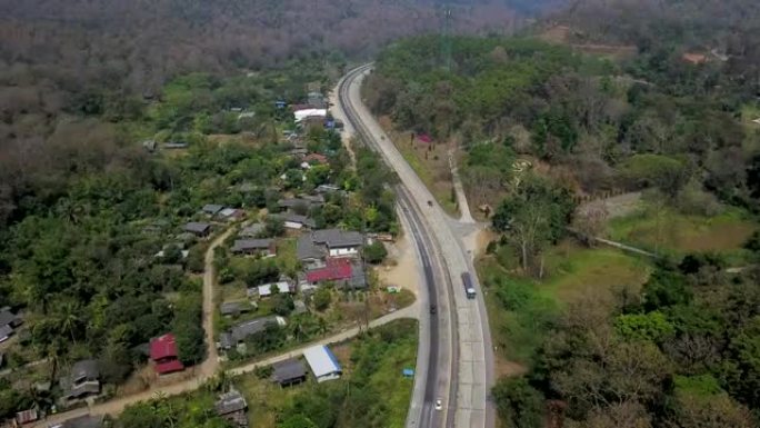 泰国穿越森林和山谷的高速公路鸟瞰图