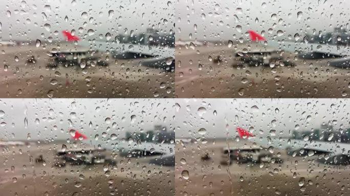 带雨滴的飞机窗户