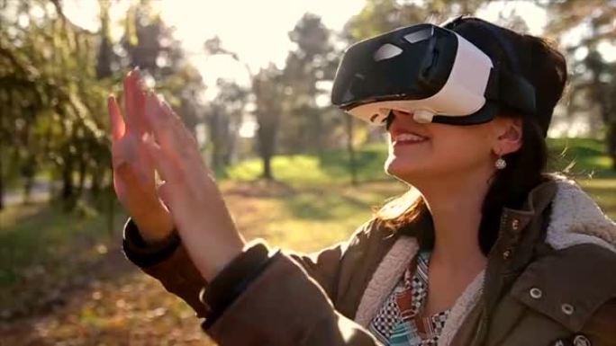 年轻女子有了第一次虚拟现实体验
