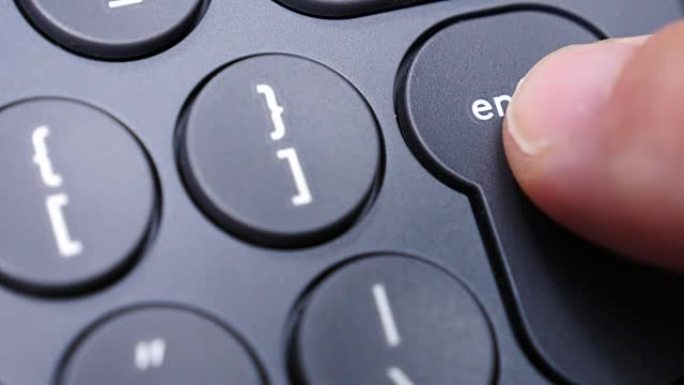 手指按下键盘慢动作上的输入按钮