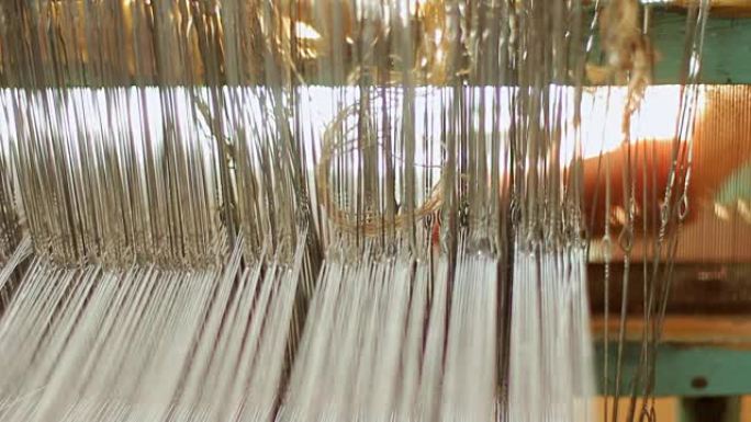 织机的特写镜头。织物生产过程