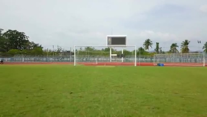 泰国足球场和足球球门的空中射击