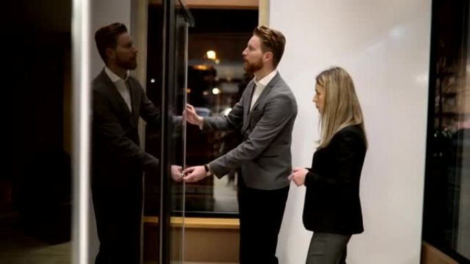 女士选择买什么