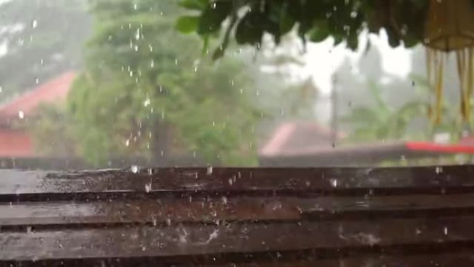 极端天气: 热带季风雨