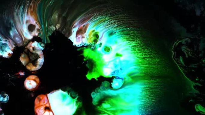 彩色混沌墨水在液体湍流运动中传播