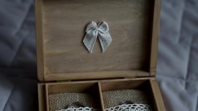 木制时尚结婚戒指盒