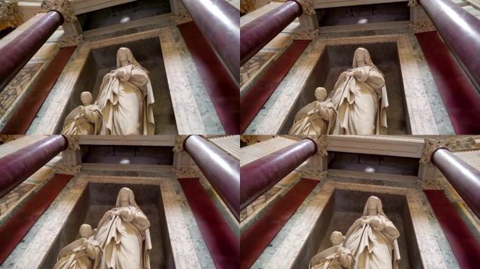 意大利罗马万神殿教堂的母子大雕像