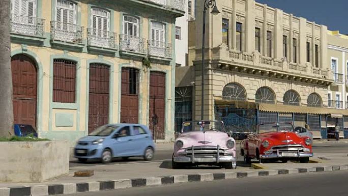 古巴哈瓦那街头的经典古董车