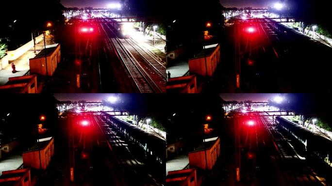 夜间在铁轨上运行的火车
