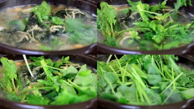 韩国菠菜配牛肉汤或知道韩国Sigeumchi Doenjang Guk。开水配各种蛤蜊。用美味的烟雾