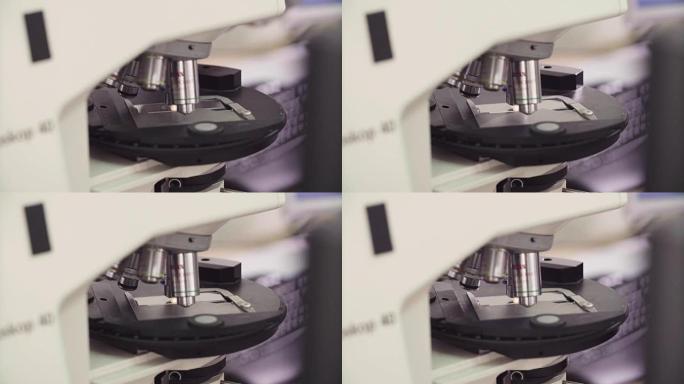 光学显微镜镜头下的滑动玻璃