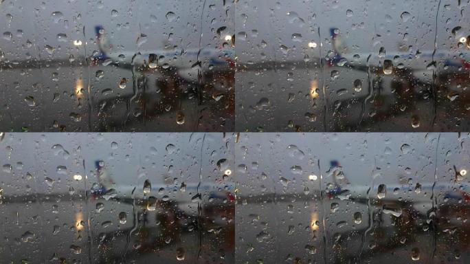 机场透过飞机的窗户，下雨