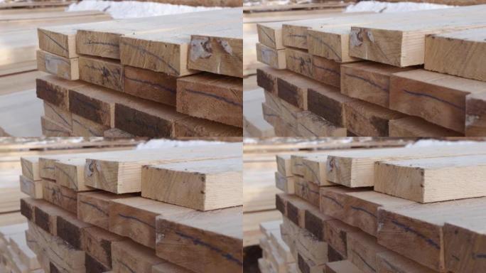 木制品厂院子里堆满的木板