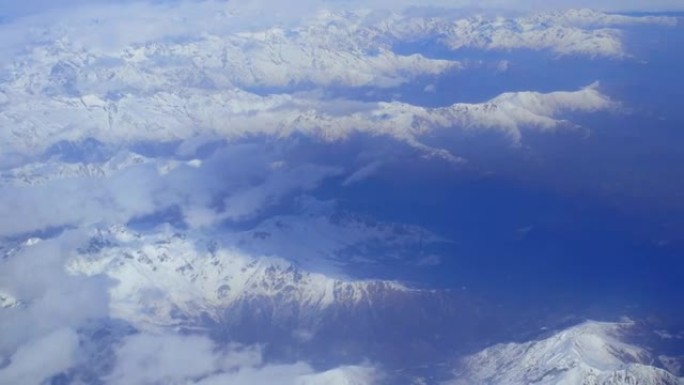 飞越阿尔卑斯山和万宝龙