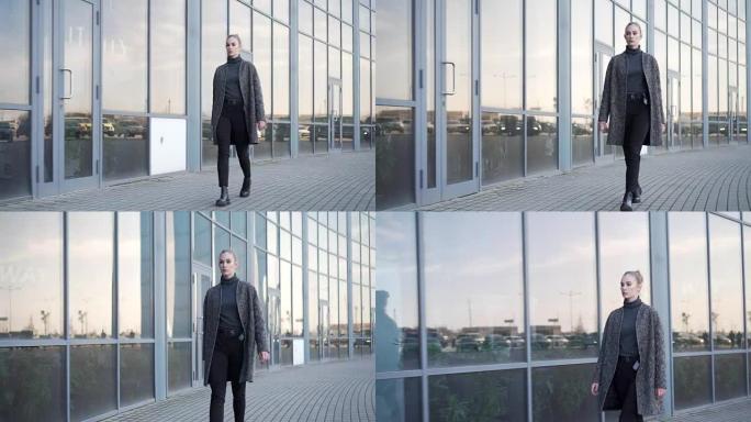 年轻的女商人早上去上班