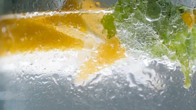 柠檬水雾湿玻璃特写慢动作视频