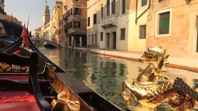 通过威尼斯贡多的传统金海马欣赏威尼斯