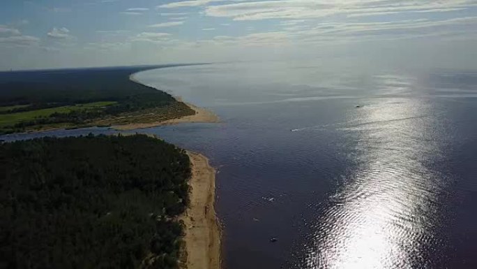 高加河拉脱维亚排入波罗的海空中无人机顶视图4K UHD视频