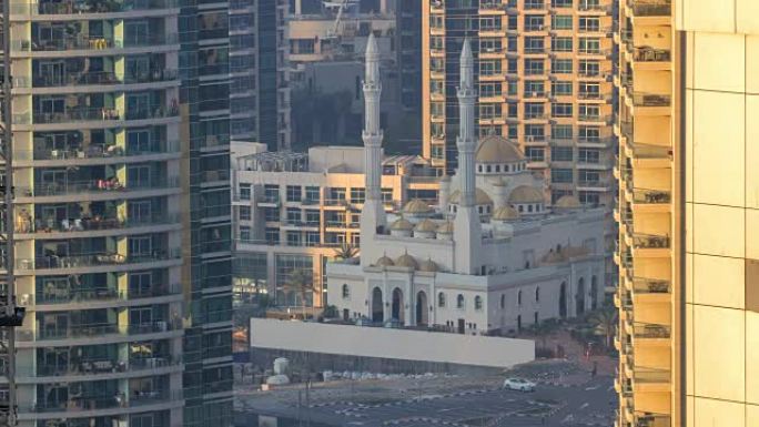 阿联酋迪拜迪拜码头码头摩天大楼之间的拉希姆清真寺