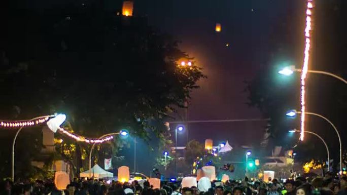 延时视频: 泰国易鹏节人们在风景桥上放飞灯笼