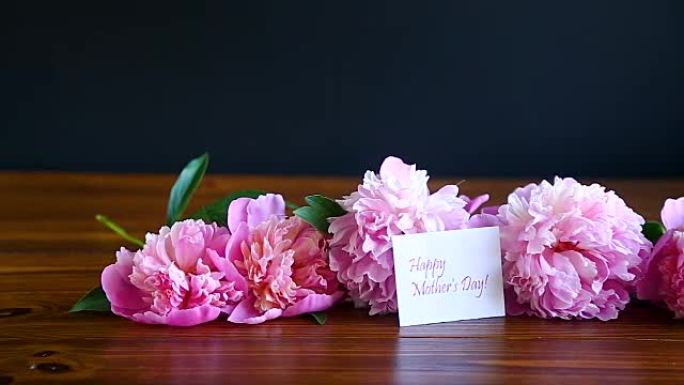 盛开的牡丹花束