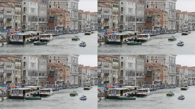 2017年9月7日，意大利威尼斯: 以令人惊叹的威尼斯建筑建造的房屋，站在运河上，吊船和旅游船沿着运