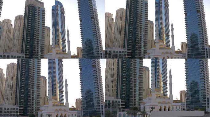 阿拉伯联合酋长国迪拜码头的穆斯林清真寺和玻璃摩天大楼，迪拜市的城市景观玻璃立面摩天大楼