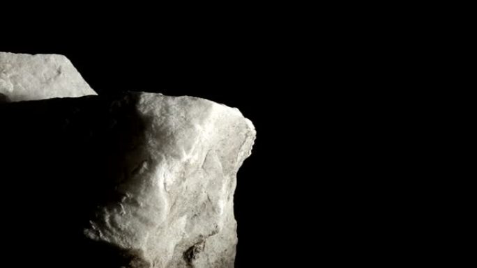 Macro dolly: 黑色背景上的白色大理石