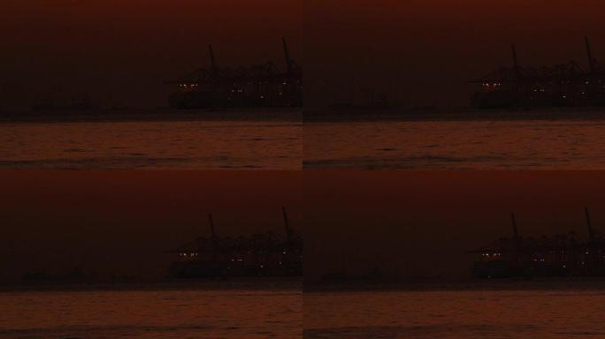 中国深圳-蛇口赤湾货运口岸夜间; 远射；
