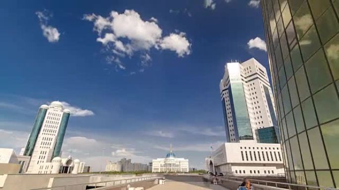 哈萨克斯坦共和国议会大厦和现代橙色塔的时间推移，阿斯塔纳